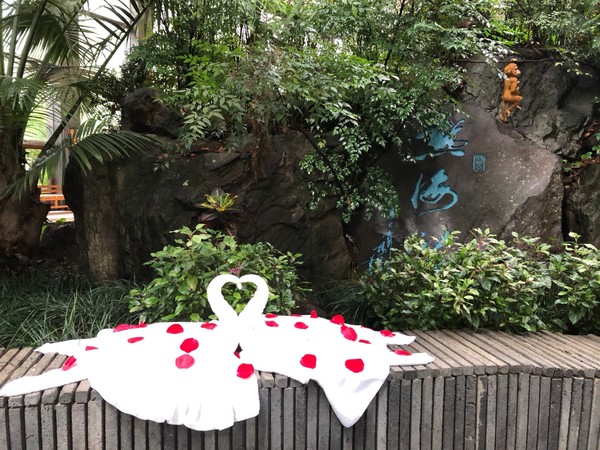 腾冲凤凰宝集泡温泉,腾冲民宿泡温泉推荐