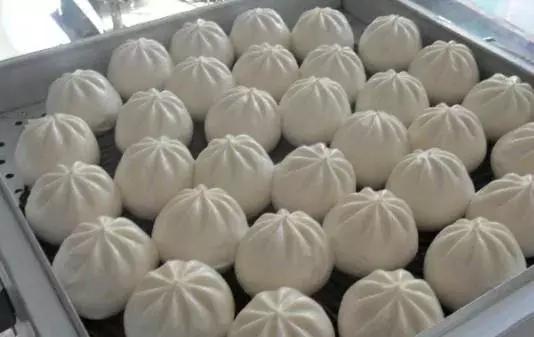 蒸包子前一晚发面的方法和技巧,包子店蒸包子不塌陷不回缩技巧