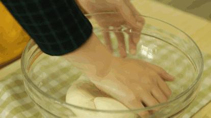 蒸包子前一晚发面的方法和技巧,包子店蒸包子不塌陷不回缩技巧