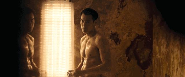 《邪不压正》许晴大尺度出镜，穿旗袍大秀翘臀，网友直呼受不了！