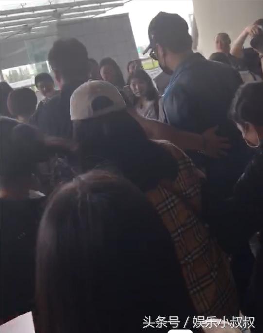 85后女白领追星三年花费近30万！自费头等舱全国跟拍为偶像不差钱