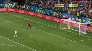 克罗地亚人脱下衣服震惊朋友圈：没有奇迹，只有普通人的含泪奔跑