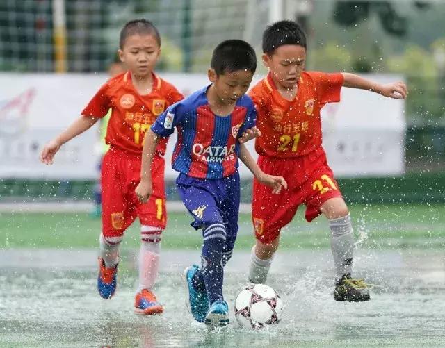 再大的雨也浇不灭我们的热爱足球,2020北京青少年足球比赛