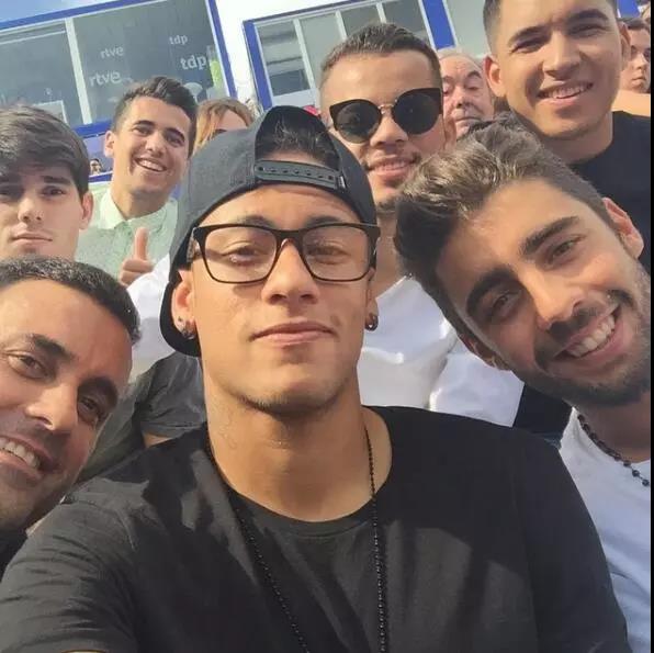 如果法国队夺冠会穿黑袍吗,法国足球队能否再夺世界杯