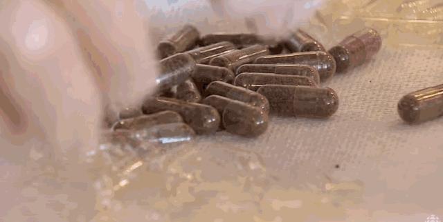 老外学中国人吃西餐,外国人学中国人吃糖