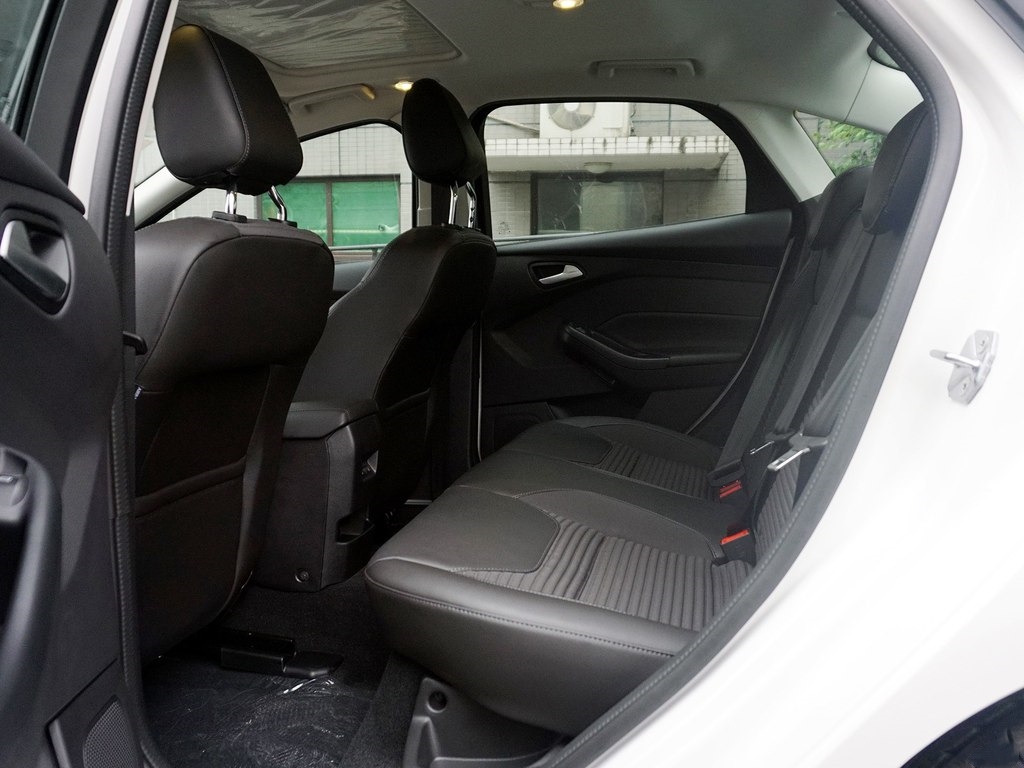 福特福克斯三厢2021款stline试驾,福克斯active降价5万