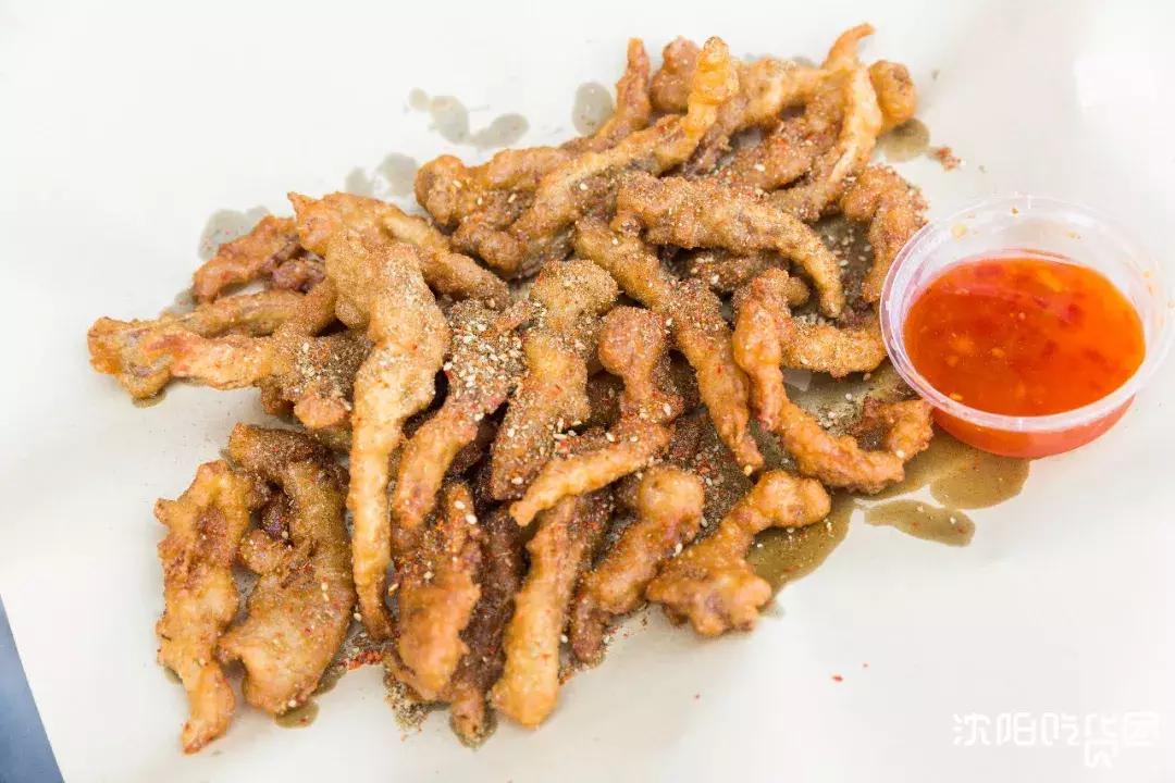 炸串刷“神酱”！路过不一定会进的小店，竟吃出了童年的味道！