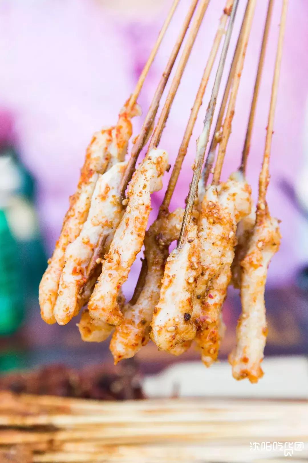 炸串刷“神酱”！路过不一定会进的小店，竟吃出了童年的味道！