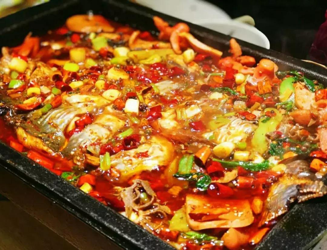 济南历下区半天妖烤鱼,济南小草屋诸葛烤鱼