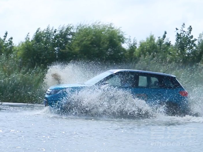 试驾长安铃木维特拉视频,刚柔并济戈壁试驾长安铃木维特拉