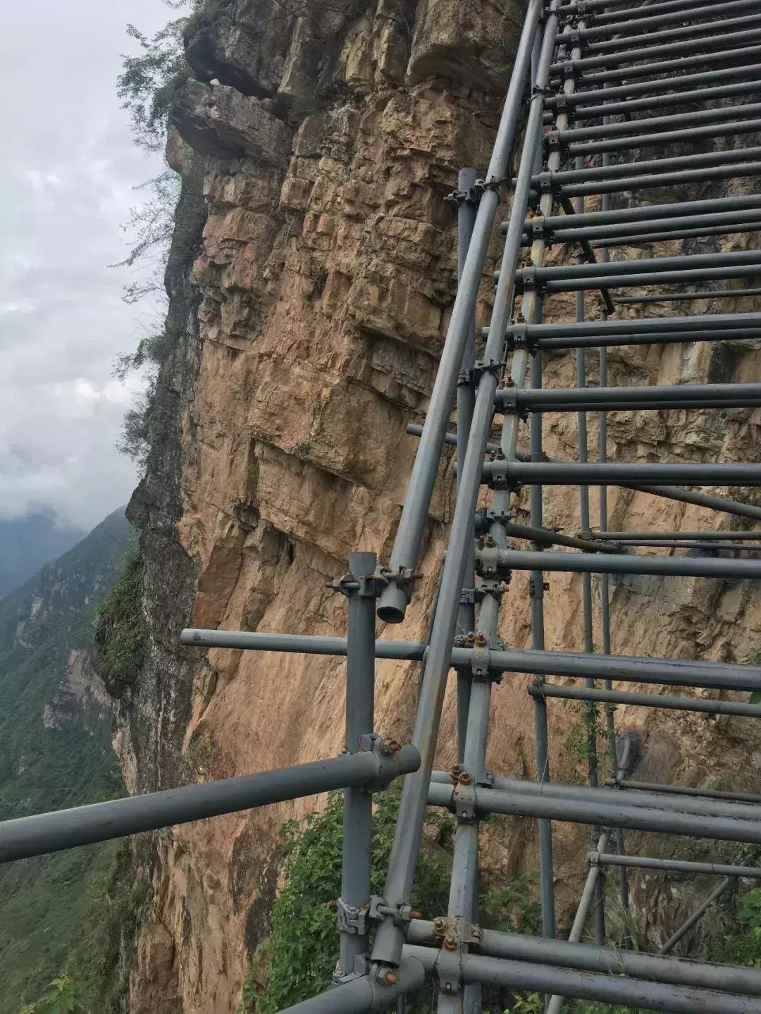 10秒视频50w+*放播**！“悬崖村”留守青年成网红，收入好过打工