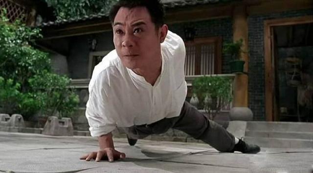 武术动作解析吴京对甄子丹,甄子丹和吴京打斗的那段分析