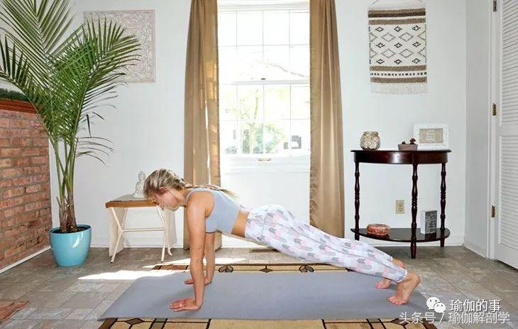 瑜伽体式之母肩倒立练习,5个简单的瑜伽动作初学者开肩