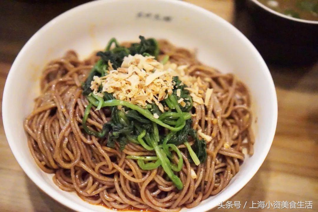 这家藏在南京路步行街背后的西北小馆，竟能把面做得天圆地方！