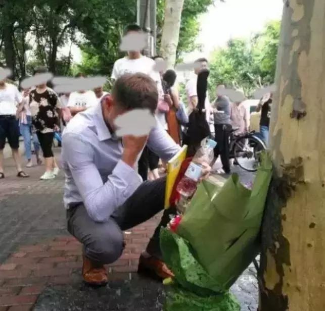 小朋友遇到砍人怎么教育,8岁孩子敢砍人该怎么教育