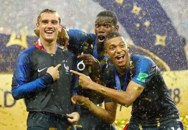 法国国家队球衣队徽下的字,法国足协球衣