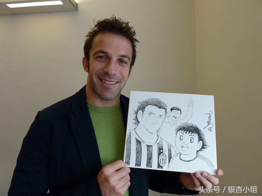 漫画的影响力！这些顶级球星都获赠过《足球小将》签名画板