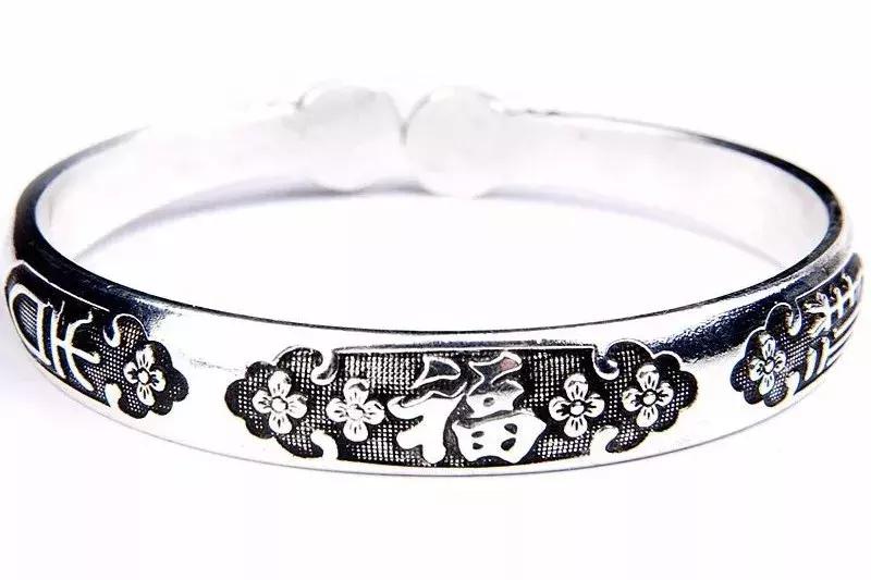 钻石不会变色吗是真的吗,成色不好的钻石会掉颜色吗