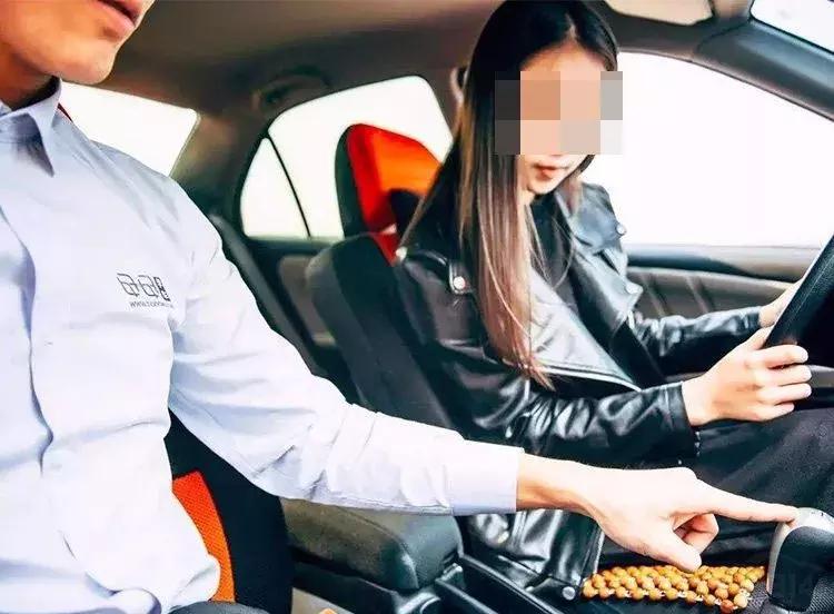 学员练车被举报,女学员路上练车被拘留