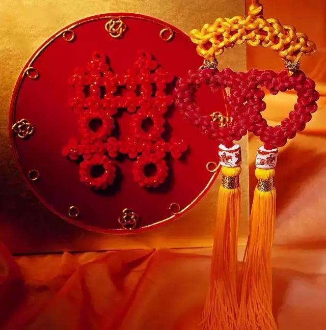 中国结是中国的一种传统而典型,中国结的样式和寓意