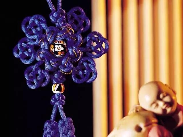 中国结是中国的一种传统而典型,中国结的样式和寓意