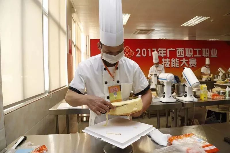 在梧举行的这场国际性足球盛事昨日收官，122支队伍决出所有名次