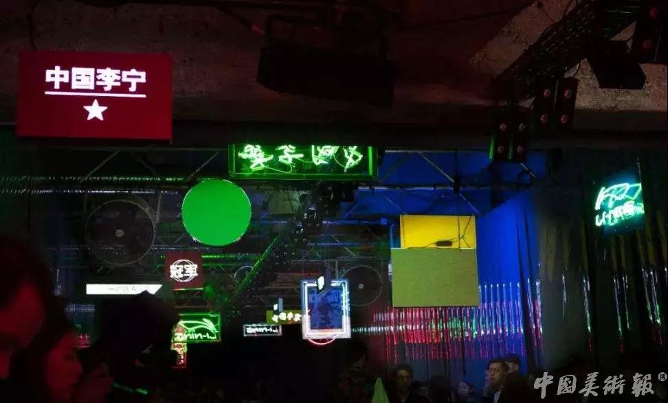 李宁拿大哥大短袖,2018年李宁纽约时装周