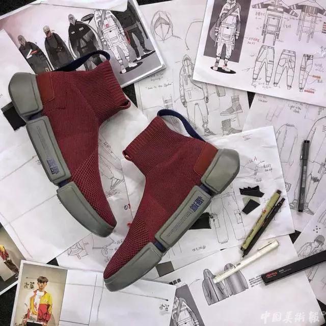 李宁拿大哥大短袖,2018年李宁纽约时装周