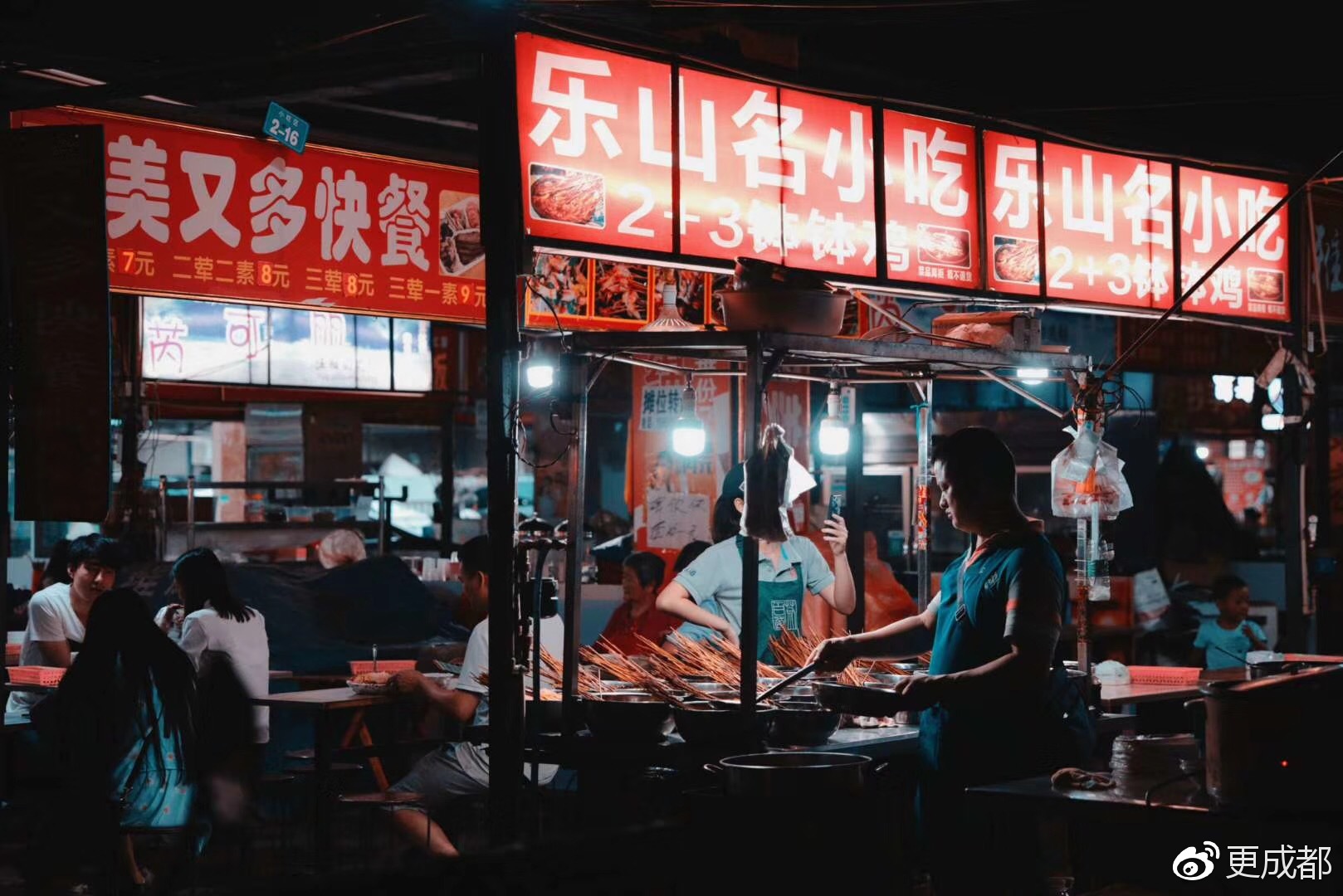 成都版士林夜市，便宜又好吃，周末请带好你的胃一家家挨到吃！