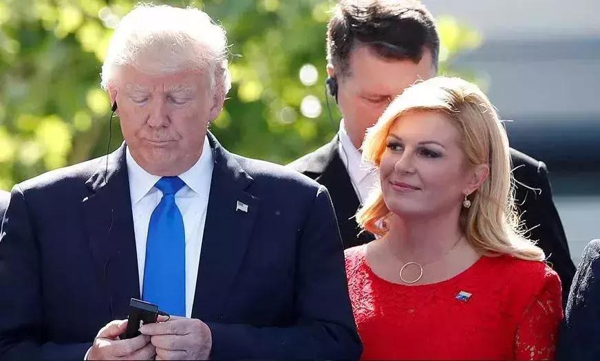 克罗地亚女总统抢镜,克罗地亚女总统早期泳装秀