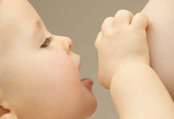 停止哺乳后一周如何排残奶,停止哺乳乳汁会自己吸收吗