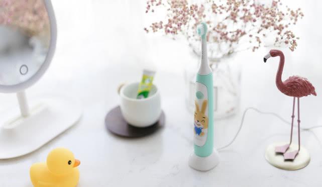 做孩子的刷牙启蒙老师：素士儿童电动牙刷