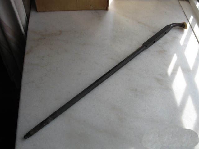 二胡琴杆弯曲影响音质吗,二胡琴杆装歪了怎么办