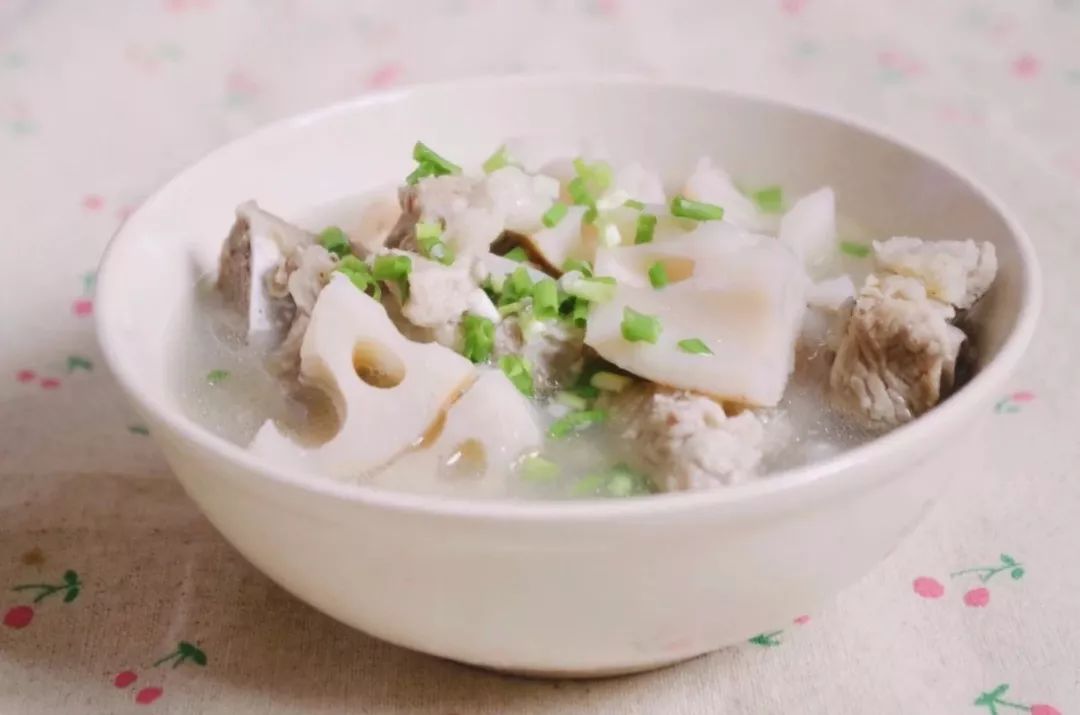 睡觉踏空抖动是什么原因,睡觉时突然一抖像踏空一样