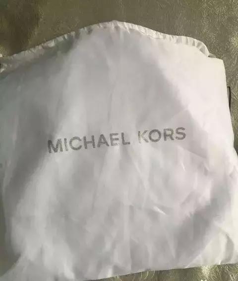 怎么区分正品和高仿的mk,mk正品和仿品能看出来吗