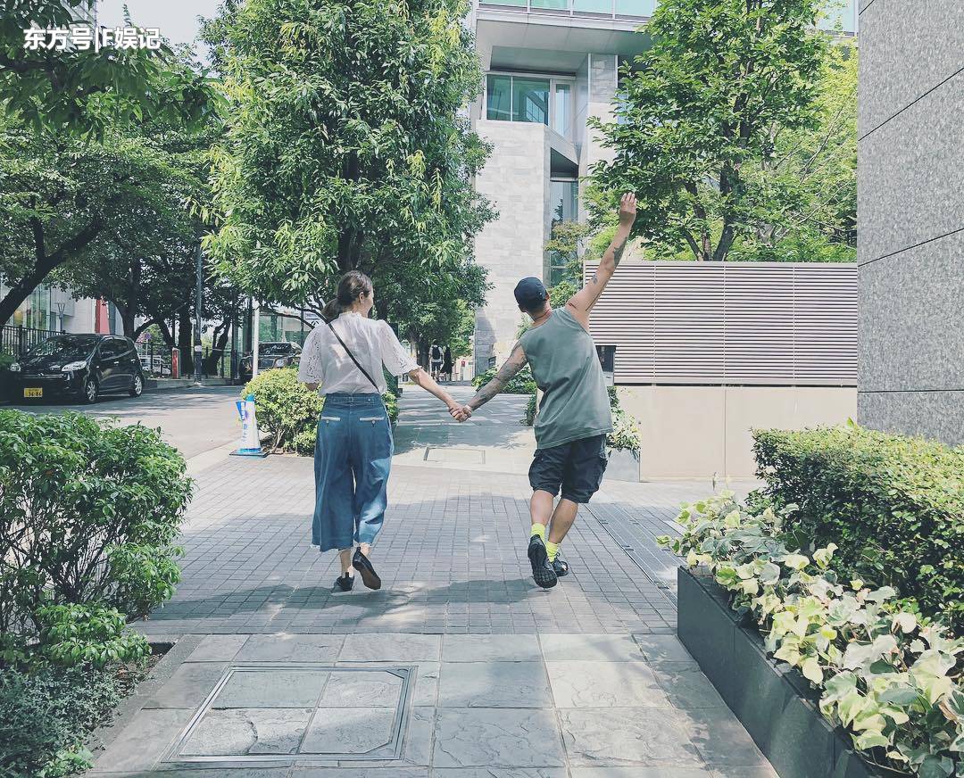 余文乐晒与王棠云合照罕见秀恩爱,余文乐对王棠云的祝福