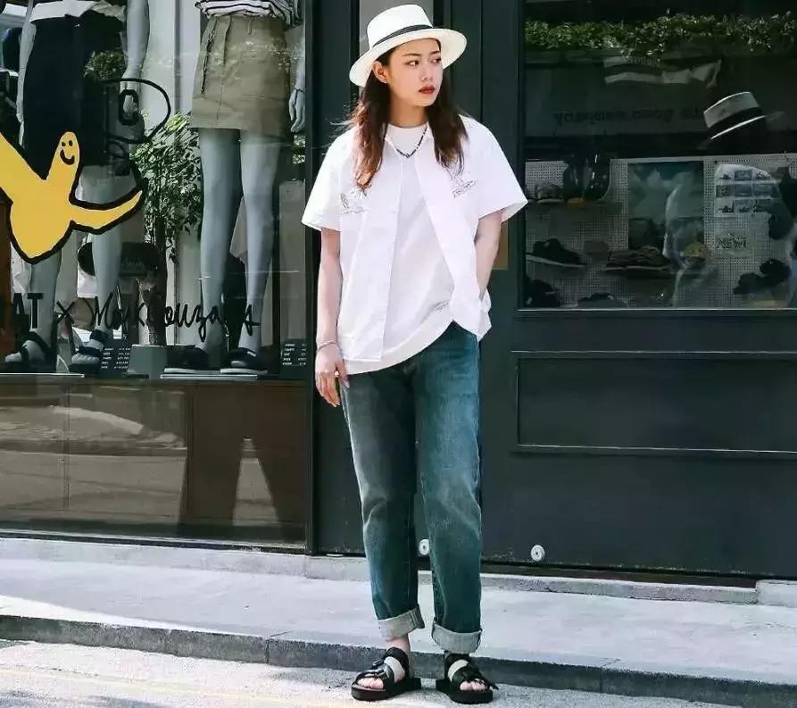 夏天鞋子可以当拖鞋穿的,可以当拖鞋也可以当板鞋穿