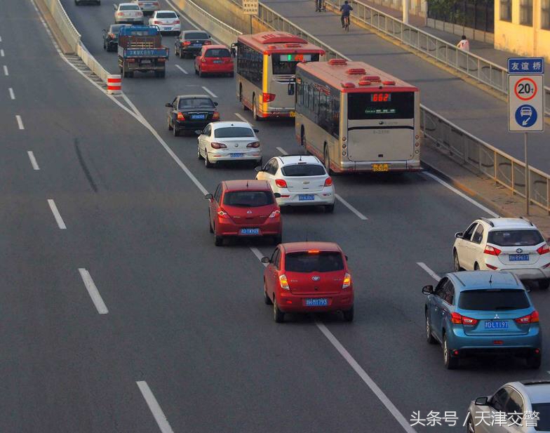 快速路下匝道压白实线扣几分,快速路出口压白实线怎么处罚