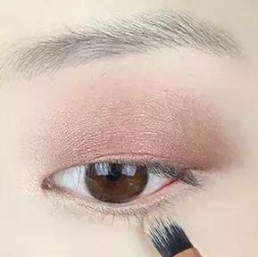 单眼皮适合的画眼线方法,单眼皮不同眼型怎么画眼线