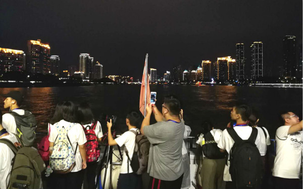 台湾青年闽江夜游被惊艳到了：淡水、爱河夜景规模气势上稍逊风骚