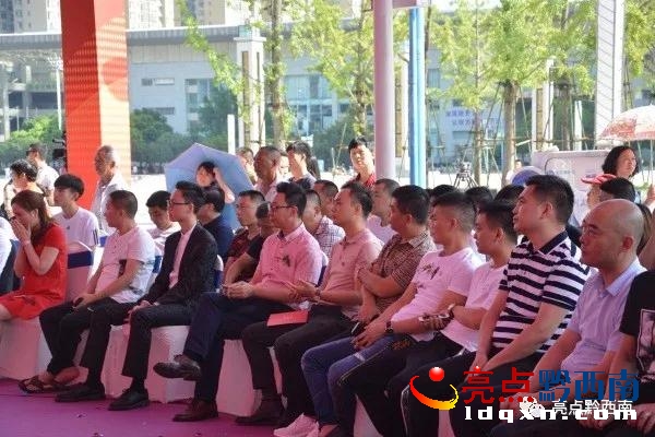 兴义汇金购物中心美食广场在哪里 (兴义市汇金购物中心)