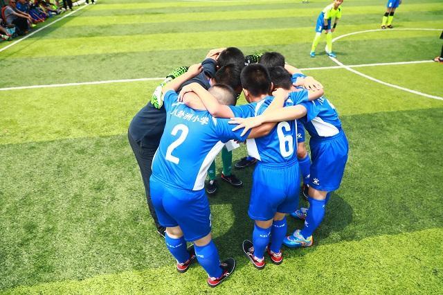 脚踏实地足球,智慧足球丰富足球文化