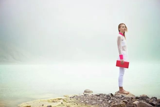 女人不能穷一定要钱 (女人不能因为穷就不开心)