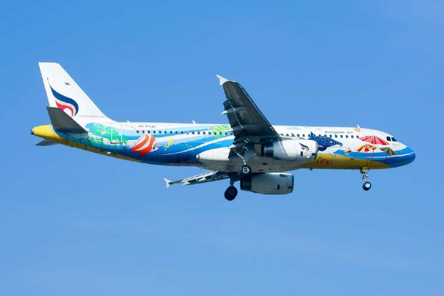 拼颜值：从卡通到球队标志，盘点世界各地酷炫而多彩的飞机机身