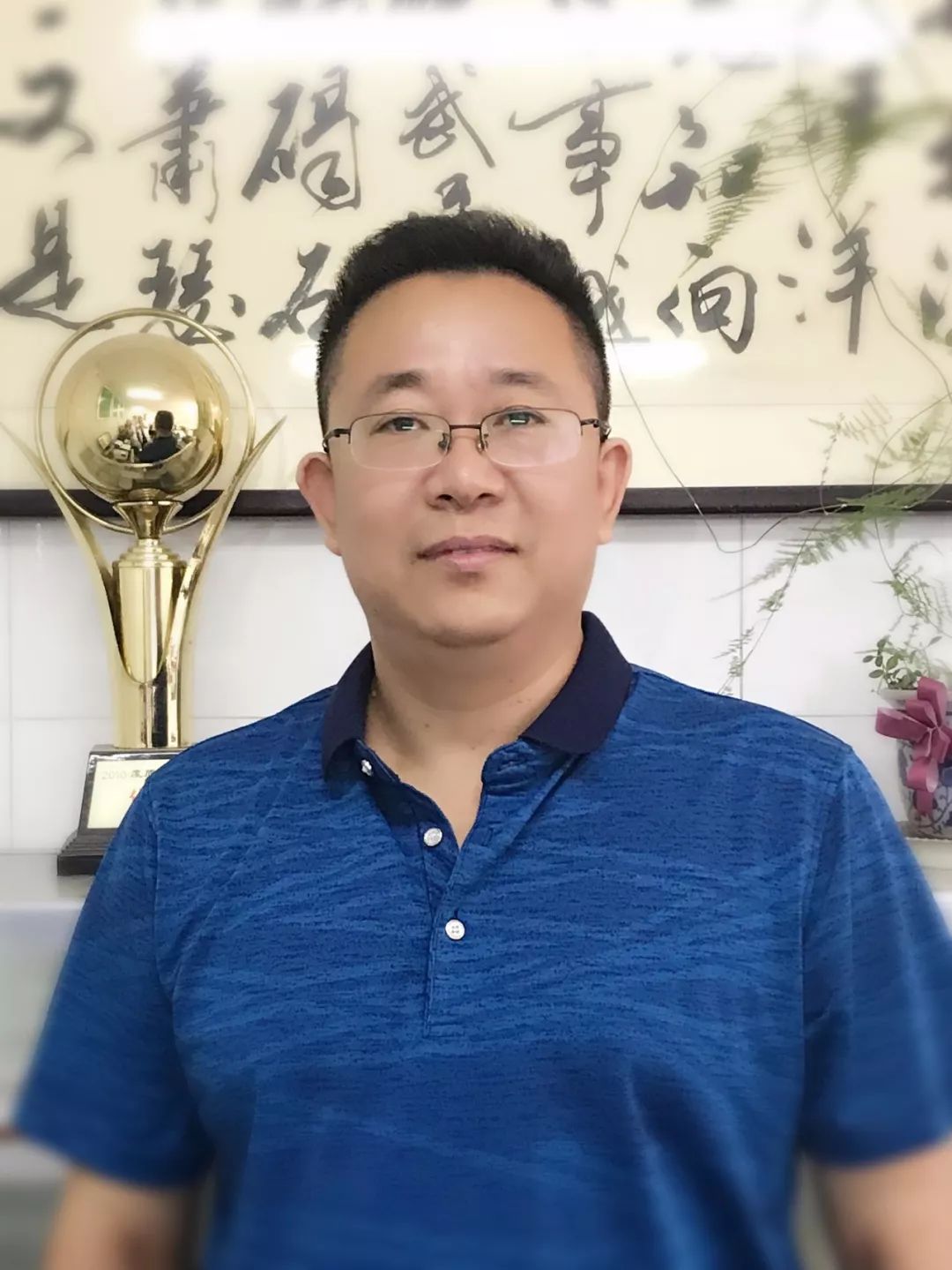 做了这个手术，肖大爷的白发变黑了……