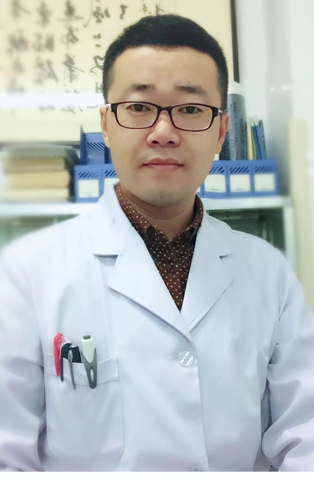 做了这个手术，肖大爷的白发变黑了……