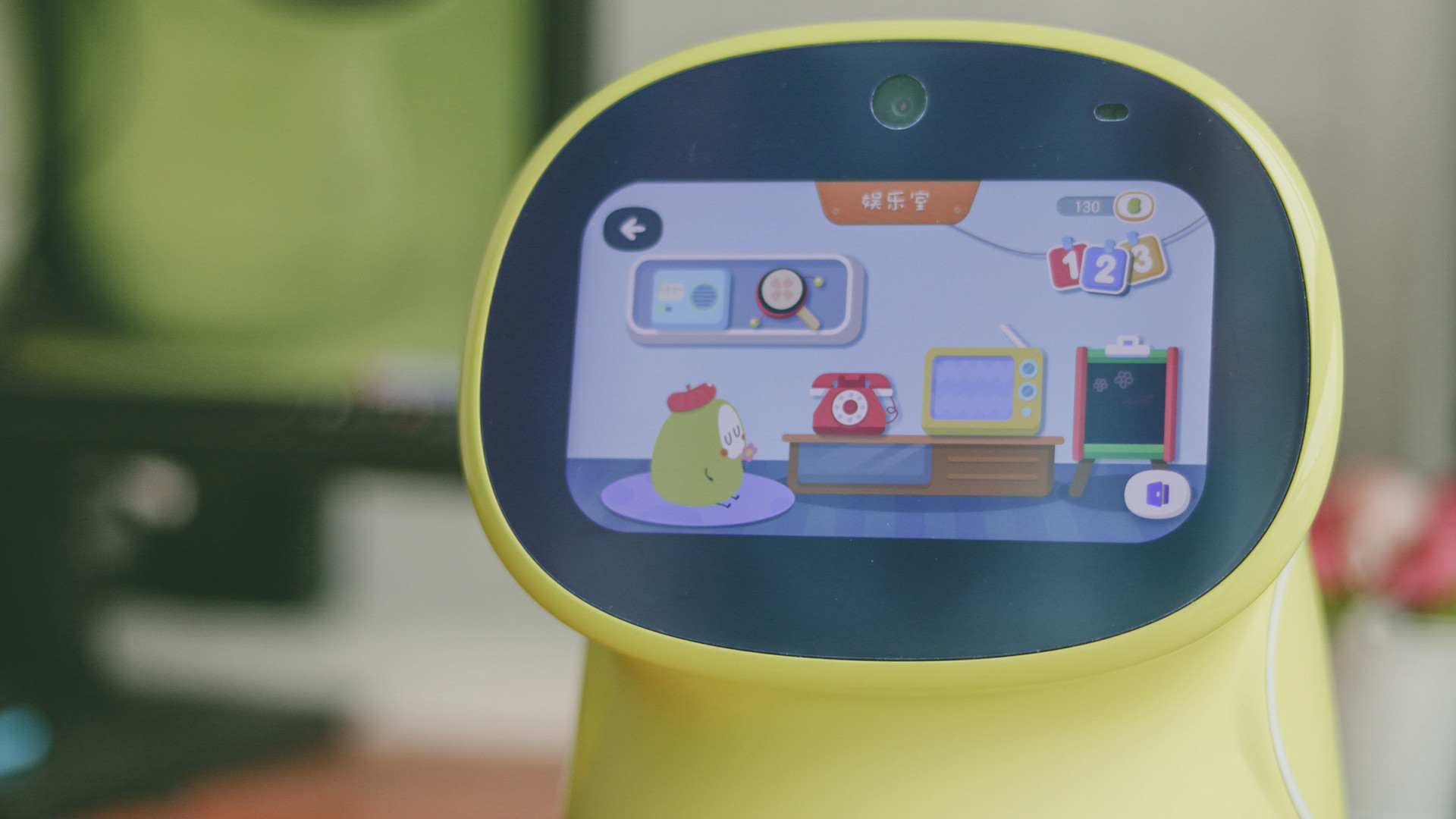 儿童学习陪伴机器人操作,幼儿陪伴儿童教育机器人