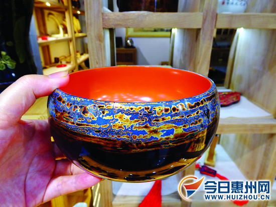 惠州90后小伙迷上非遗漆艺作品获评“工美金匠奖”金奖