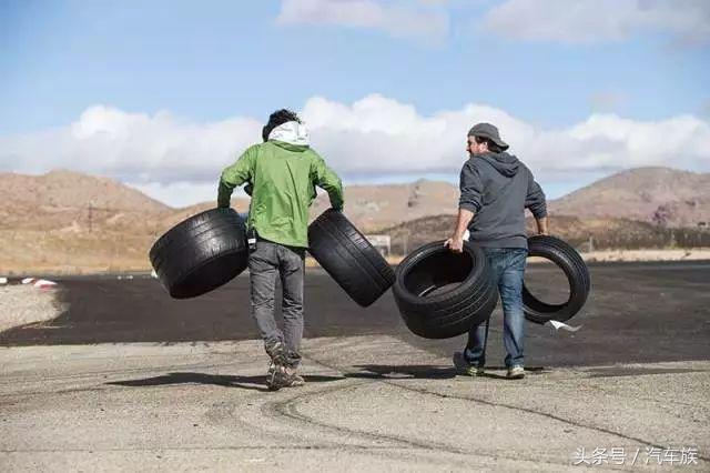 福特野马和雪佛兰科迈罗对比空间,福特野马对比雪佛兰科迈罗
