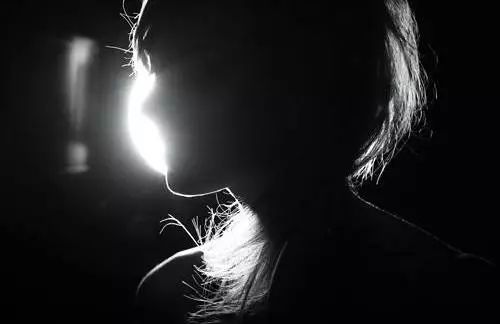 那一天，一双咸猪手伸向了我